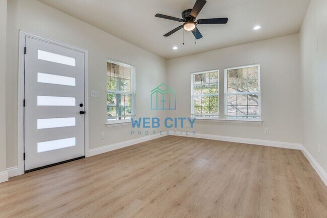 4900 Leland Avenue, Dallas, TX 75215 photo 2