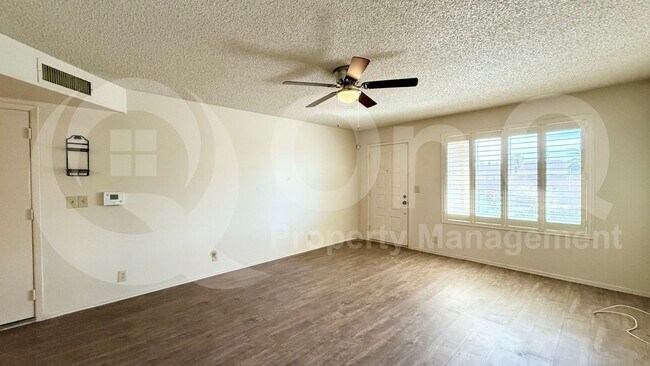 520 S Greenfield Rd Mesa, AZ 85206 photo 4