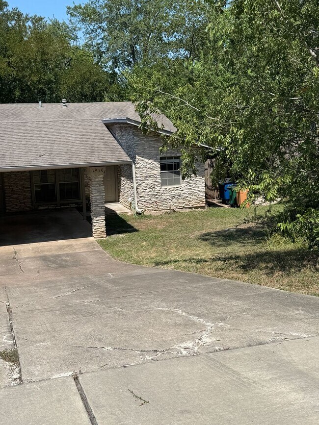 1910 Westridge Dr Austin, TX 78704 photo 4