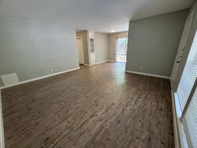 1910 Westridge Dr Austin, TX 78704 photo 2