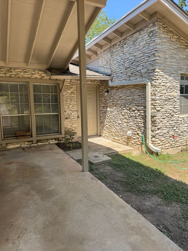 1910 Westridge Dr Austin, TX 78704 photo 5