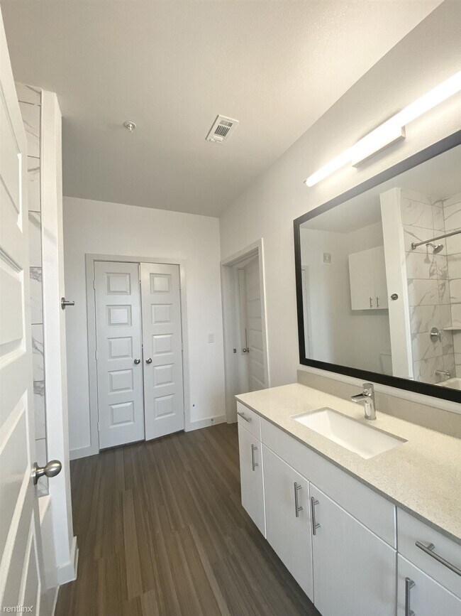 102 E South St Leander, TX 78641 photo 5