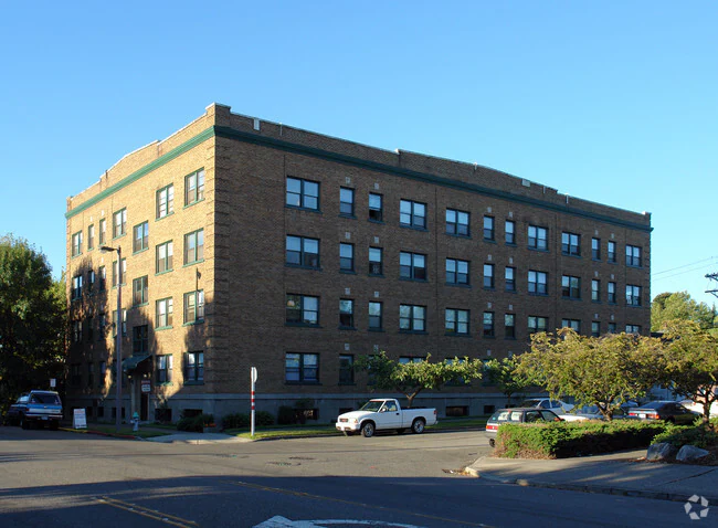 Pennington Apartments photo 3