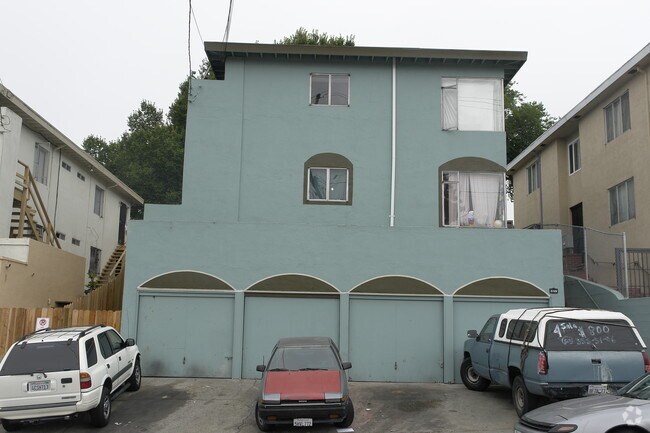 2725 23rd Ave (Tuxedo) photo 2