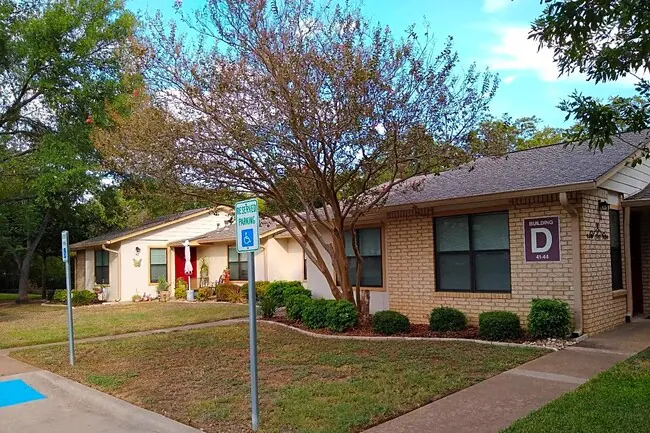 HVM ALTA VISTA APTS photo 2