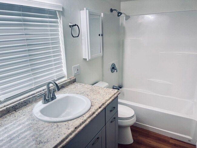 428 S Date St Escondido, CA 92025 photo 5