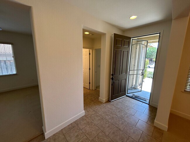Spacious 5-Bedroom Home with SOLAR photo 4