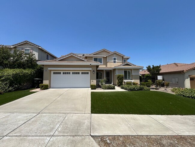 Spacious 5-Bedroom Home with SOLAR