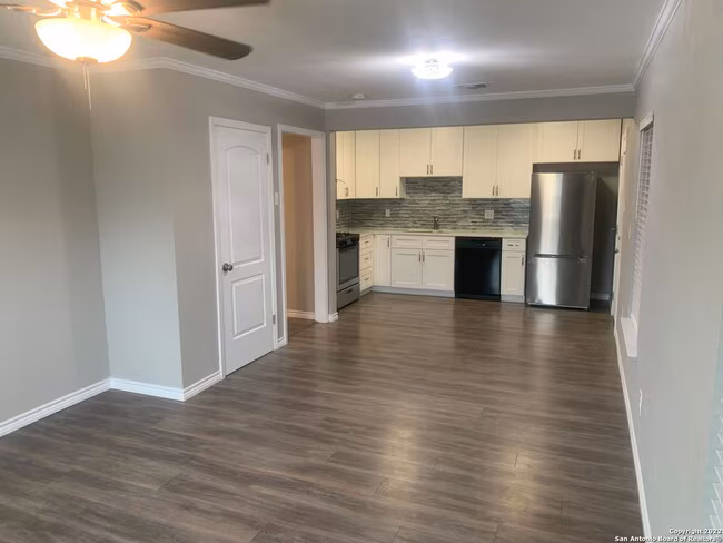 167 E Amber St San Antonio, TX 78221 photo 4