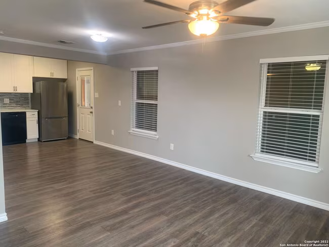 167 E Amber St San Antonio, TX 78221 photo 3