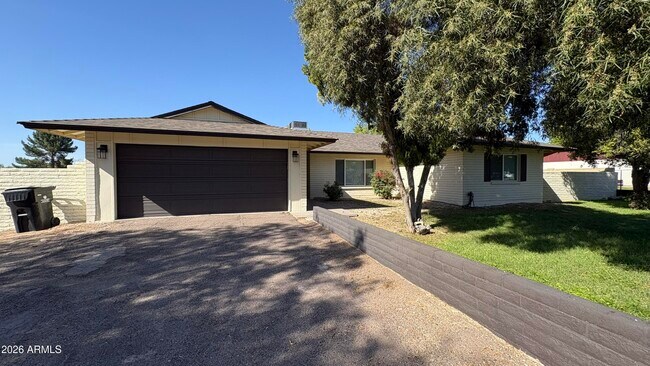 4422 W Greenway Rd Glendale, AZ 85306 photo 2