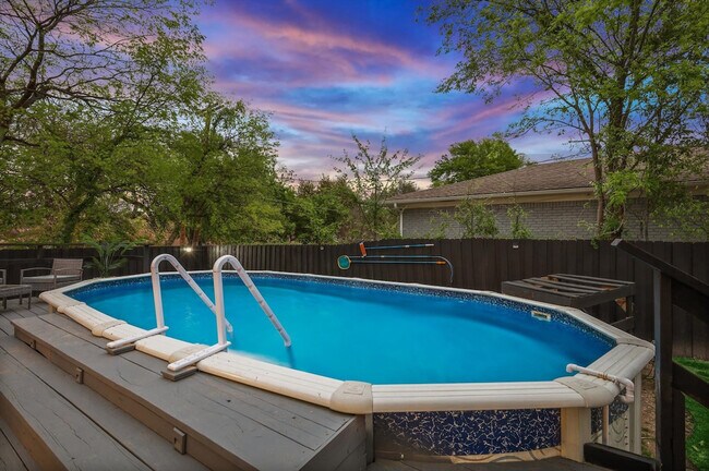 8005 Woodhue Rd Dallas, TX 75228 photo 4