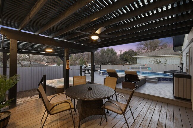 8005 Woodhue Rd Dallas, TX 75228 photo 2