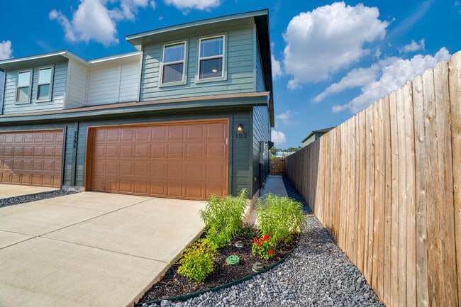 Villas at College Park photo 2