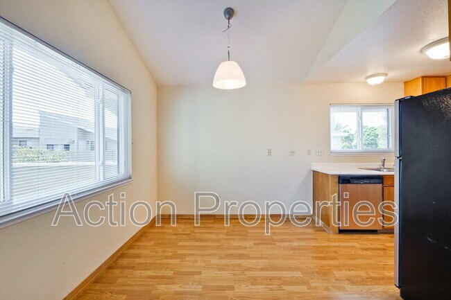 180 Albacore Ln Foster City, CA 94404 photo 5