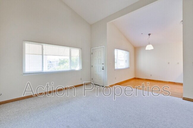180 Albacore Ln Foster City, CA 94404 photo 2
