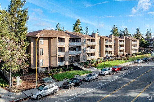 Saratoga Gardens Condominiums photo 5