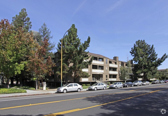Saratoga Gardens Condominiums photo 2