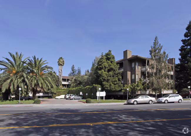 Saratoga Gardens Condominiums photo 3