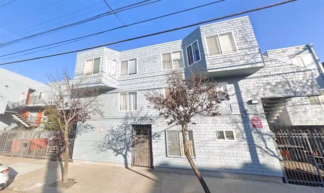 1227 Hampshire St San Francisco, CA 94110 photo 2
