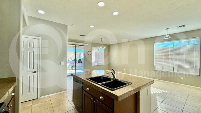 2030 W Clearview Trail Anthem, AZ 85086 photo 4