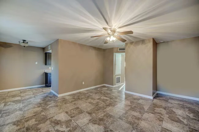 3301 West Loma Lane, Phoenix, AZ 85051 photo 4