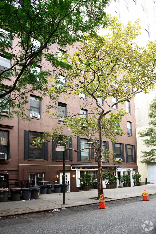420-424 W 51st St New York, NY 10019 photo 4