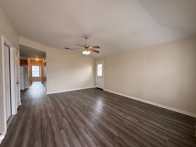 108 Castellon Ct Killeen, TX 76542 photo 2