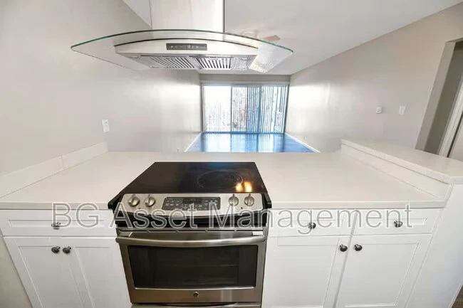 944 Fletcher Ln Hayward, CA 94544 photo 4