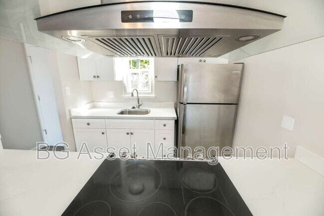 944 Fletcher Ln Hayward, CA 94544 photo 3