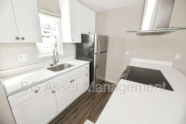 944 Fletcher Ln Hayward, CA 94544 photo 2
