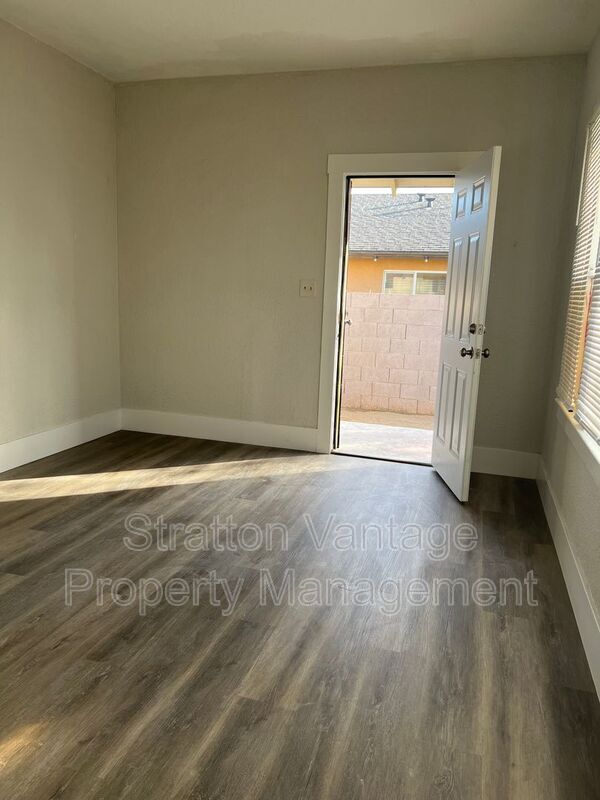 2032 W Adams St Phoenix, AZ 85009 photo 3