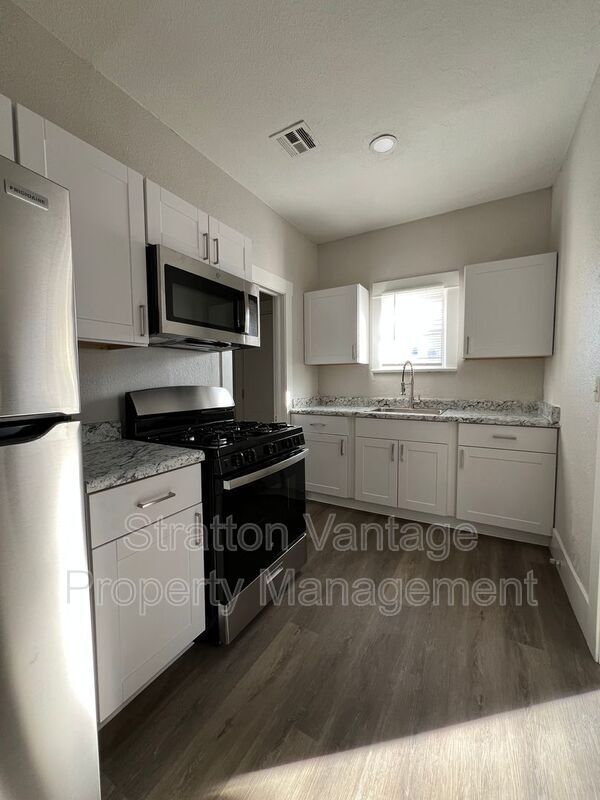 2032 W Adams St Phoenix, AZ 85009 photo 2