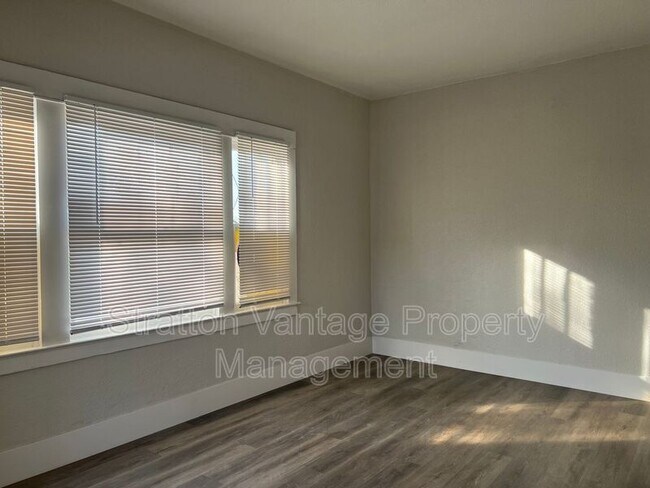 2032 W Adams St Phoenix, AZ 85009 photo 4