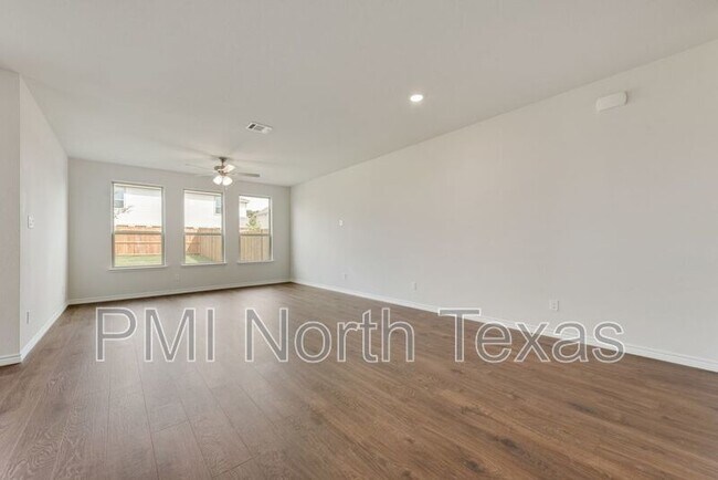 409 Wrangler Lane, Denton, TX 76205 photo 5