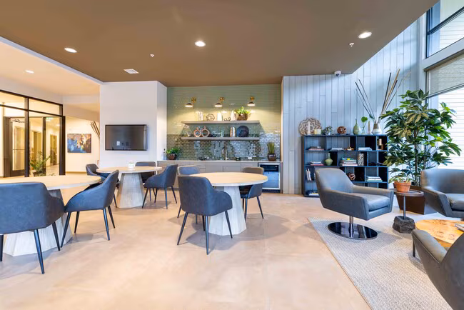 Four Corners Apartments photo 5