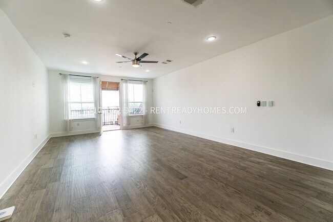 251 S Mill St Lewisville, TX 75057 photo 4