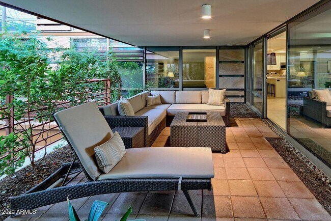 7117 E Rancho Vista Dr Scottsdale, AZ 85251 photo 4