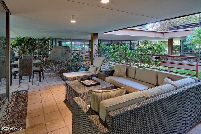 7117 E Rancho Vista Dr Scottsdale, AZ 85251 photo 3