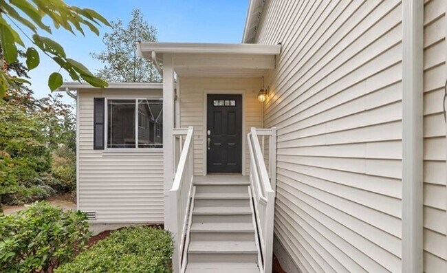 Spacious and Bright Home with 3 Bed and 2.5 Bath photo 3