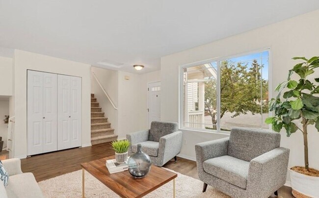 Spacious and Bright Home with 3 Bed and 2.5 Bath photo 4
