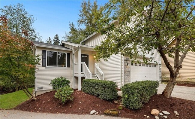 Spacious and Bright Home with 3 Bed and 2.5 Bath photo 2