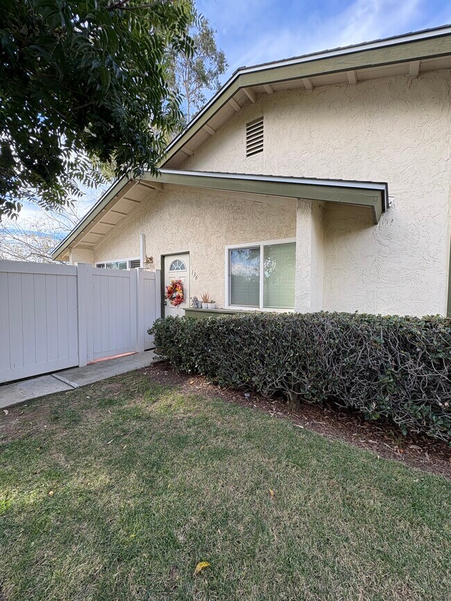 136 Countrywood Ln Encinitas, CA 92024 photo 2