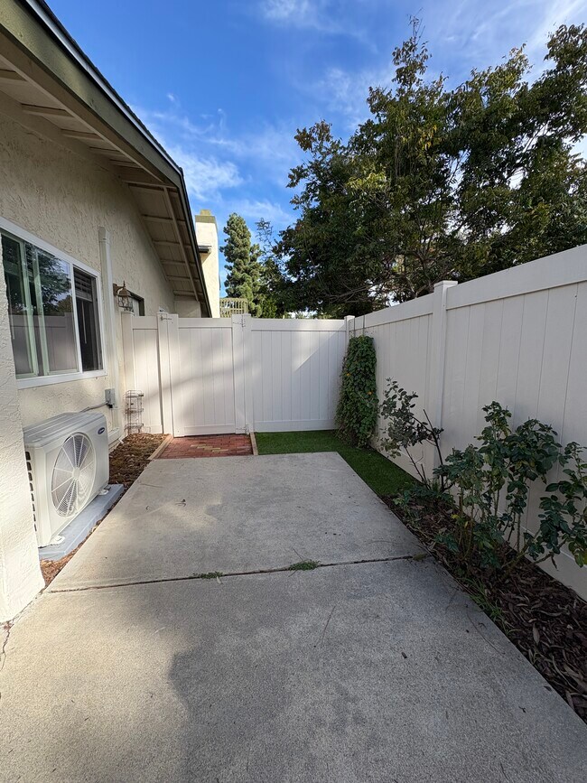 136 Countrywood Ln Encinitas, CA 92024 photo 3