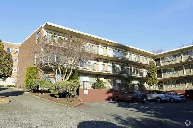 Prime location for walkable living near sh photo 2