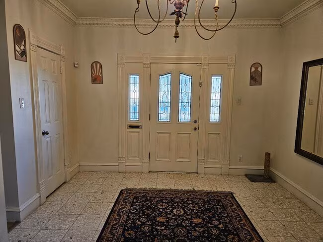 710 N Avenue C Elgin, TX 78621 photo 3