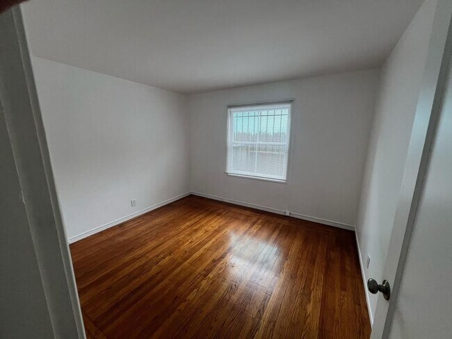 1213 University Ave Berkeley, CA 94702 photo 3