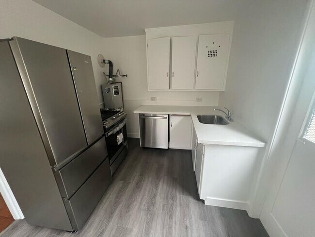 1213 University Ave Berkeley, CA 94702 photo 2