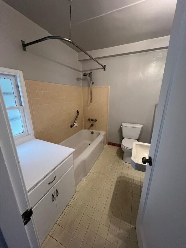 1213 University Ave Berkeley, CA 94702 photo 5