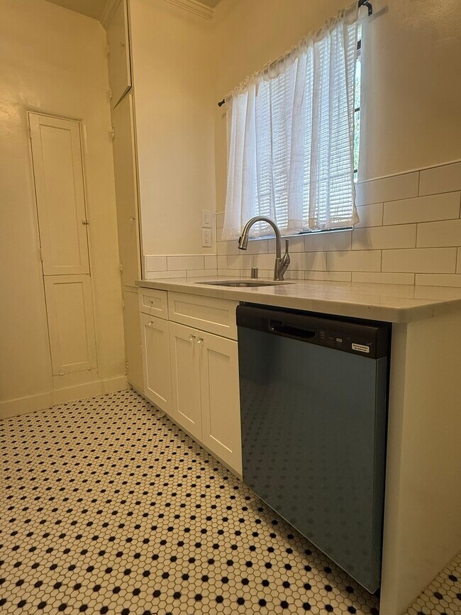 795 N 2nd St San Jose, CA 95112 photo 5